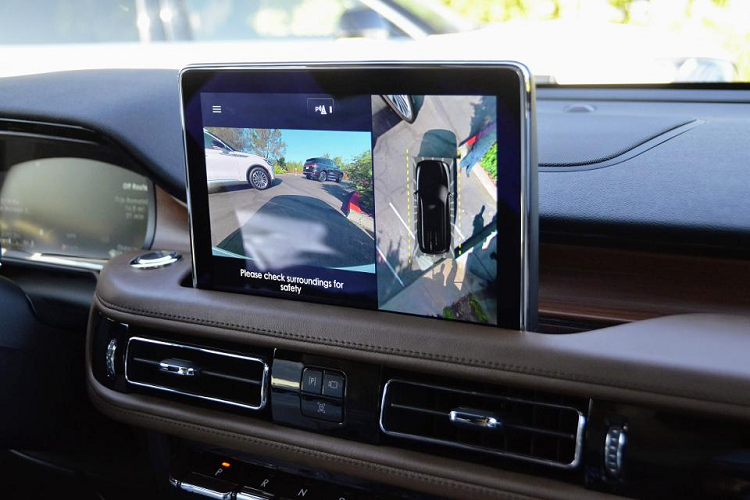 Cuối cùng, thế hệ 2020 của Lincoln Aviator mang lại cho người dùng trải nghiệm lái cũng như mức độ hưởng thụ đa dạng và thú vị cũng như không kém phần yên tĩnh, thoải mái. Tuy không mang lại nhiều trải nghiệm thể thao nhưng rõ ràng, đó không phải những gì nhà sản xuất ô tô Mỹ muốn hướng tới.