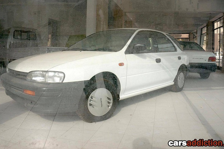 Đặc biệt hơn, đại lý ôtô này không hề sử dụng thương hiệu hay logo Subaru ở bên ngoài. Thay vào đó, đại lý này lại dùng thương hiệu Fuji - viết tắt của Fuji Heavy Industries vốn là tên cũ của tập đoàn Subaru.