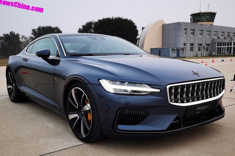 Một thiết kế lưới tản nhiệt có hồn hơn bản Volvo Coupe Concept trước đó.