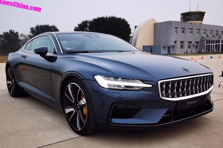Một thiết kế lưới tản nhiệt có hồn hơn bản Volvo Coupe Concept trước đó.