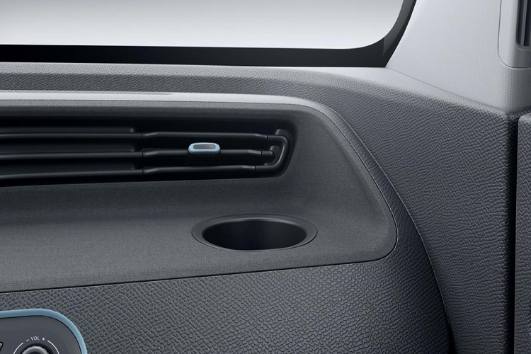 Thậm chí, thương hiệu Wuling còn dùng cụm "rộng rãi đến bất ngờ" khi miêu tả nội thất của EC5 EV. Thương hiệu con của liên doanh SAIC-GM-Wuling khẳng định EC5 EV được lấy cảm hứng thiết kế từ dòng xe kei car nổi tiếng của Nhật Bản, nhỏ bên ngoài nhưng rộng rãi bên trong.