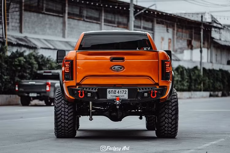 Không dừng ở đó, TTN Hypersport còn cho phép khách hàng độ xe theo sở thích cá nhân. Qua tay TTN Hypersport, những chiếc Ford Ranger Raptor của khách hàng Thái Lan có thể được bổ sung vành, lốp và hệ thống treo mới.