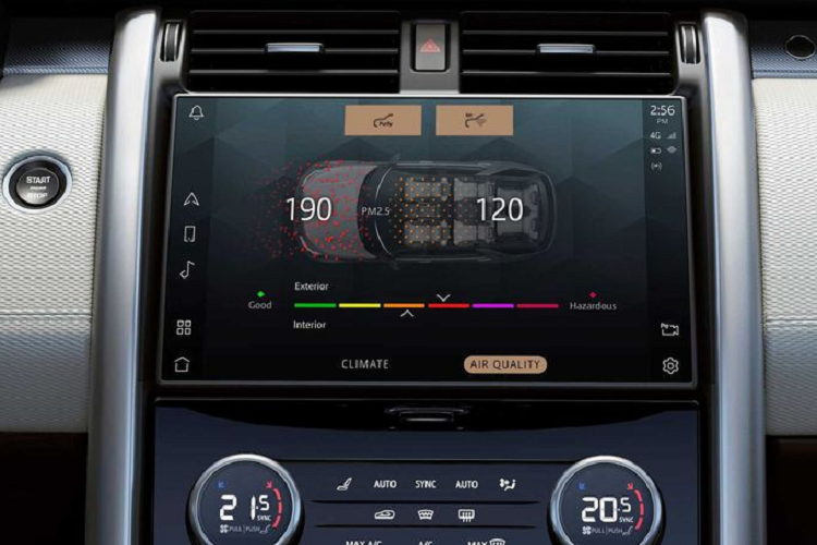 Pivi Pro được thiết kế có bố cục menu đơn giản hơn, phản hồi nhanh hơn và khả năng cập nhật qua mạng (OTA), hệ thống cũng cung cấp nhiều tính năng hơn, bao gồm các nút điều khiển tiện dụng cho hàng ghế thứ 2 và thứ 3 cùng. Các điểm đáng chú ý khác trong nội thất xe bao gồm vô lăng bốn chấu mới tích hợp các nút bấm đa chức năng (sẽ được ẩn đi khi chưa lái xe chưa dùng đến và bật sáng khi người dùng truy cập các menu khác nhau trong màn hình thông tin giải trí hoặc cụm đồng hồ kỹ thuật số.