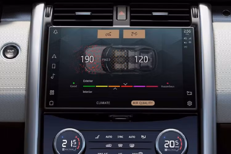 Pivi Pro được thiết kế có bố cục menu đơn giản hơn, phản hồi nhanh hơn và khả năng cập nhật qua mạng (OTA), hệ thống cũng cung cấp nhiều tính năng hơn, bao gồm các nút điều khiển tiện dụng cho hàng ghế thứ 2 và thứ 3 cùng. Các điểm đáng chú ý khác trong nội thất xe bao gồm vô lăng bốn chấu mới tích hợp các nút bấm đa chức năng (sẽ được ẩn đi khi chưa lái xe chưa dùng đến và bật sáng khi người dùng truy cập các menu khác nhau trong màn hình thông tin giải trí hoặc cụm đồng hồ kỹ thuật số.