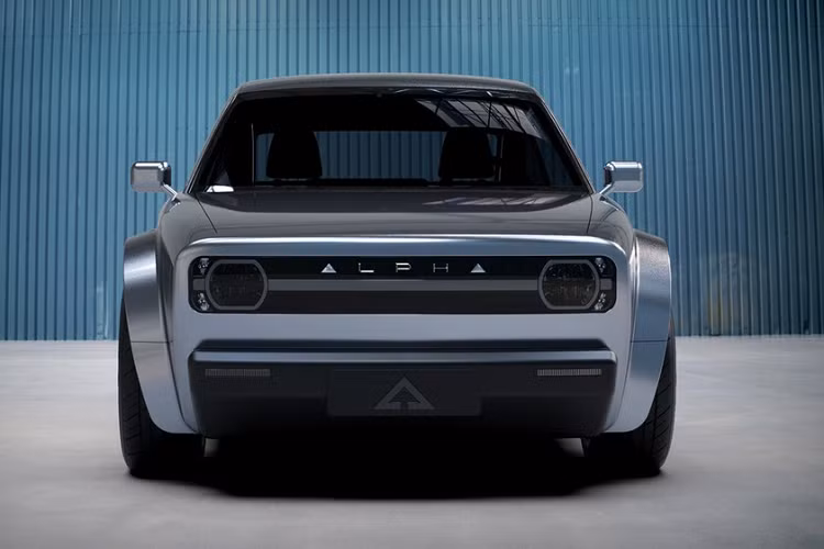 Cự li di chuyển của xe là trên 400 km khi sạc đầy pin, và một số trang bị đáng lưu ý khác gồm đèn pha LED, hệ thống âm thanh xịn, và tùy chọn la-zăng cỡ 16-18 inch. Ngoài ra, nhà sản xuất cũng cung cấp nhiều màu sơn ngoại thất khác để người mua lựa chọn. Giá xe Alpha Ace 2022 và các thông tin chi tiết khác sẽ được công bố thêm trong những tháng tới, đồng thời Alpha có kế hoạch phát triển các biến bản khác của Ace, cũng như những mẫu xe khác cùng dựa trên một dạng khung gầm.