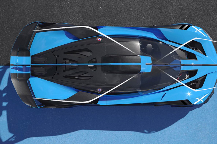 Nils Sajonz cho biết:”Làm việc để thiết kế Bugatti Bolide là một trải nghiệm phi thường”. Ngoài ra, anh còn cho biết thêm: “Bolide là sự thể hiện rõ nét từ đội ngũ thiết kế của chúng tôi. Chúng tôi nhận ra rằng một chiếc siêu xe thể thao tập trung vào đường đua là bước đi tiếp theo tốt nhất của Bugatti và Bolide là một ví dụ điển hình cho các nguyên tắc thiết kế của chúng tôi. Đó chính là cấp tiến và đương đại, mọi thứ mà Bugatti đại diện cho. Bugatti không bao giờ đứng yên và chúng tôi luôn tìm kiếm những mục tiêu tiếp theo. ”