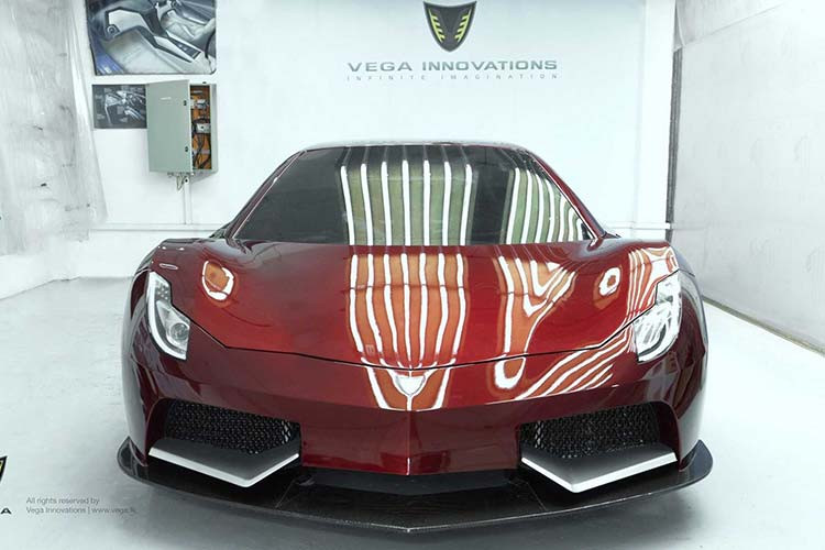 Điều làm cho chiếc xe này trở nên đặc biệt là nó không đến từ bất kỳ thương hiệu nào thuộc châu Âu, Mỹ hay Nhật Bản, mà là Sri Lanka.