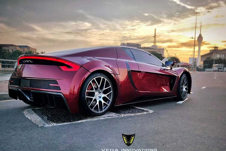 Hai mô-tơ điện này sử dụng chất lỏng từ pin lithium sắt phosphate tạo ra dòng điện 500V. Công ty cho biết EVX sẽ có khả năng tăng tốc 0-100 km/h trong 4 giây. Vào năm 2017, phiên bản thử nghiệm của EVX với diện mạo chưa hoàn thiện có thể tăng tốc 0-100 km/h trong 3,5 giây.