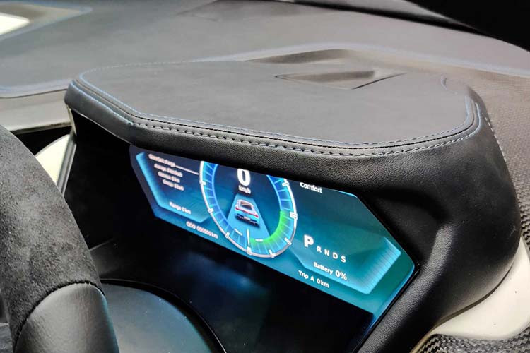 Bên trong của siêu xe Vega EVX hoàn toàn mới, dự đoán nó sẽ sở hữu các chi tiết được thiết kế đẹp mắt làm bằng da và sợi carbon siêu nhẹ. Đặc biệt là bảng đồng hồ được hé lộ dạng mà hình và các nút cảm ứng...