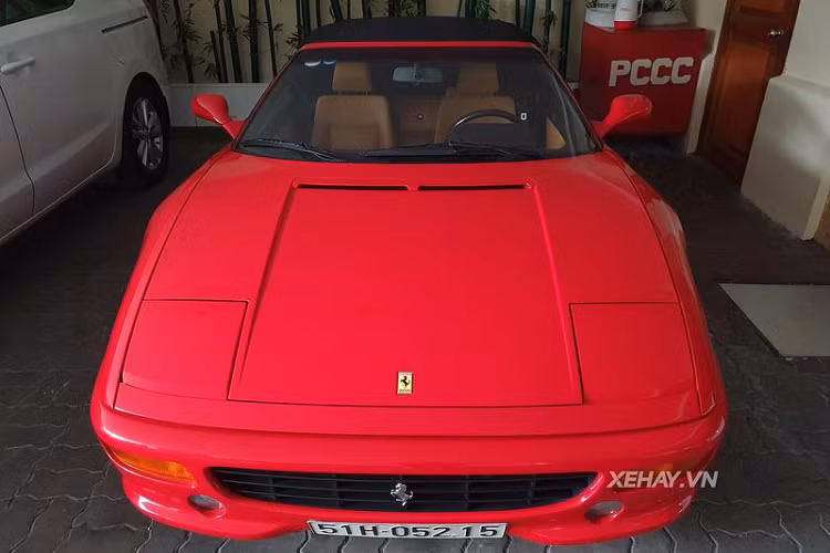 Khi so sánh tên tuổi với các đàn em thế hệ sau, Ferrari 355 F1 Spider hàng hiếm được khá ít người biết tới do khoảng trống về thời gian. Thực tế, 355 là một trong những mẫu xe bán chạy nhất của Ferrari trong những năm cuối thế kỷ XX với doanh số đạt hơn 11.000 xe bán ra.
