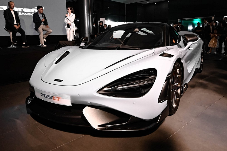 Hiện tại Việt Nam vẫn chưa có đại lý McLaren nào nên việc nhập khẩu các mẫu xe Anh quốc này vẫn do các công ty tư nhân đưa về. Và không để khách hàng đợi lâu, một showroom chuyên nhập các siêu xe hàng "hot" và mới ra mắt thế giới như Ferrari F8 Tributo hay Ferrari F8 Spider đã đánh tiếng sắp mang chiếc McLaren 765LT về Việt Nam.
