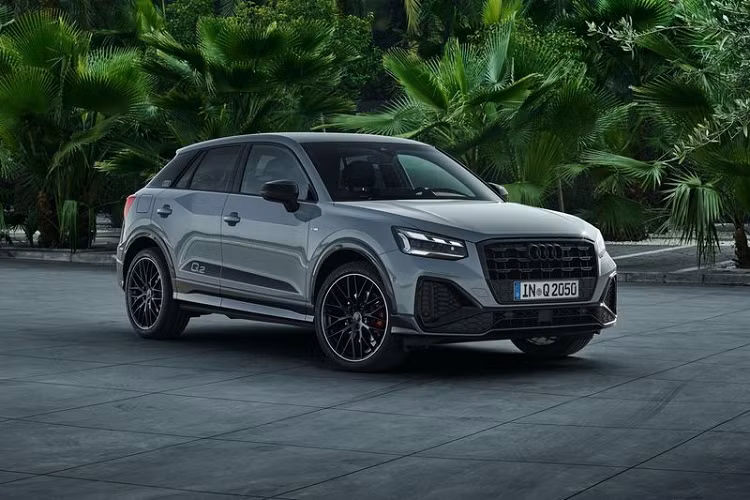 Về công nghệ an toàn, Audi Q2 2021 được trang bị hệ thống cảnh báo chệch làn đường và phanh tự động khẩn cấp phía trước theo tiêu chuẩn, cùng ba gói tùy chọn "Drive", "Safety" và "Park", mỗi gói cung cấp các bộ hệ thống hỗ trợ người lái khác nhau. "Drive" và "Park" là hai gói cần thiết hơn cả với tính năng hỗ trợ va chạm bên hông, cảnh báo xe cắt ngang phía sau và bộ cảm biến phía trước/sau của Audi.