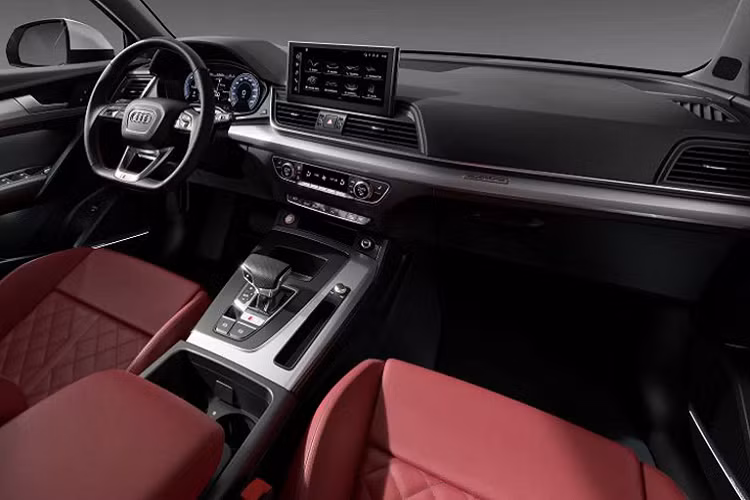 Đặc biệt, két nước ở đầu xe đã được chuyển sang bộ phận làm mát không khí đặt giữa chữ V của động cơ, giúp làm mát hiệu quả hơn. Từ đó, khí nạp sẽ tới buồng cháy nhanh hơn để tăng áp suất nhanh hơn, và có thể thậm chí làm nóng khí nạp để khởi động động cơ nhanh hơn sau khi khởi động nguội. Cuối cùng, cánh quạt máy nén tăng áp nhỏ hơn và nhẹ hơn để giảm độ trễ.