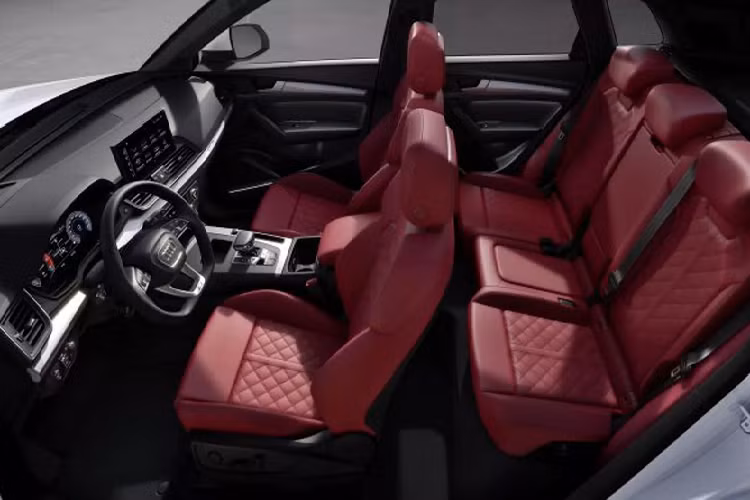 Hệ thống ống xả cũng đã được cải tiến, với cổ xả được bổ sung vật liệu cách nhiệt cho phép khí thải đạt nhiệt độ tối ưu nhanh hơn khi tới bộ tăng áp. Ngoài ra còn có hệ thống bộ xúc tác chọn lọc kép (SCR) - cho phép xe đáp ứng các tiêu chuẩn khí thải Euro 6d ISC-FCM AP nghiêm ngặt hơn. Van cảm biến xả khí được giữ nguyên nhằm tối ưu hóa khả năng vận hành động cơ.