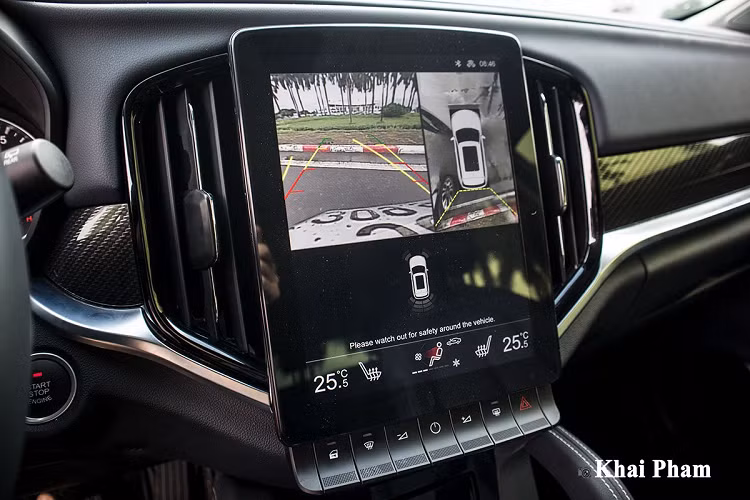 Nói về công nghệ, CUV trong tầm giá 700 triệu đồng tại Việt Nam, không mẫu xe nào trang bị như Brilliance V7 gồm: Hệ thống chống bó cứng phanh ABS, hệ thống cân bằng điện tử, hệ thống hỗ trợ khởi hành ngang dốc, hệ thống cảnh báo va chạm phía trước, hệ thống hỗ trợ phanh khẩn cấp chủ động, camera 360 độ toàn cảnh, cảm biến hỗ trợ đỗ xe trước/sau, cảnh báo áp suất lốp, 6 túi khí...