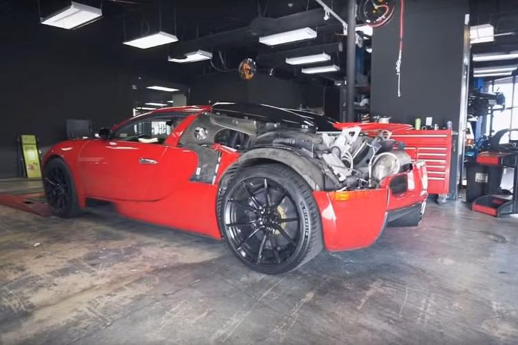 Đối với chiếc Bugatti Veyron đặc biệt này với hệ thống xả độ, gần đây nó đã trải qua một cuộc thử nghiệm trên dyno, xe đạt 897 mã lực và mô-men xoắn 1.232 Nm đo tại các bánh xe. 