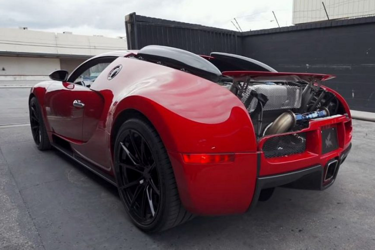 Hệ thống xả RYFT Exhaust mới trên siêu xe Bugatti Veyron đã được lược bỏ phần bầu, bộ lọc, xúc tác giảm thanh. Thay vào đó là ống xả được nối thẳng từ động cơ, đem lại âm thanh mạnh mẽ không tưởng cho chiếc xe.