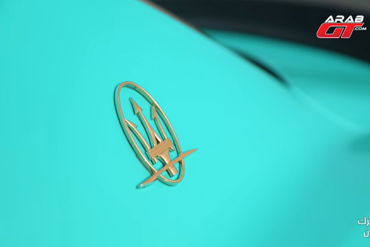 Động cơ xe gần như không đổi, nhưng Fos Concepts có tiến hành lắp đặt hốc gió độ và một hệ thống ống xả mới. Mặt khác, bộ la-zăng 20/21 inch độ có chi tiết bằng vàng 24K thuần chất, tương ứng với thân vỏ.
