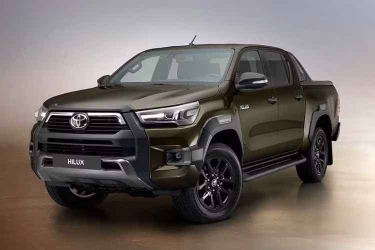 Theo tìm hiểu tại một số đại lý Toyota trên toàn quốc, thời gian gần đây, đã có nhiều nơi bắt đầu nhận đơn đặt hàng trước với mẫu Hilux 2021. Thời gian về đại lý dự kiến của mẫu xe bán tải này được tạm ấn định là trong tháng 8 với số lượng xe không nhiều. Như vậy, bên cạnh Mitsubishi Triton, Ford Ranger hay Nissan Navara, Toyota Hilux 2021 mới sẽ khuấy động thêm sức nóng cho phân khúc xe bán tải tại Việt Nam.