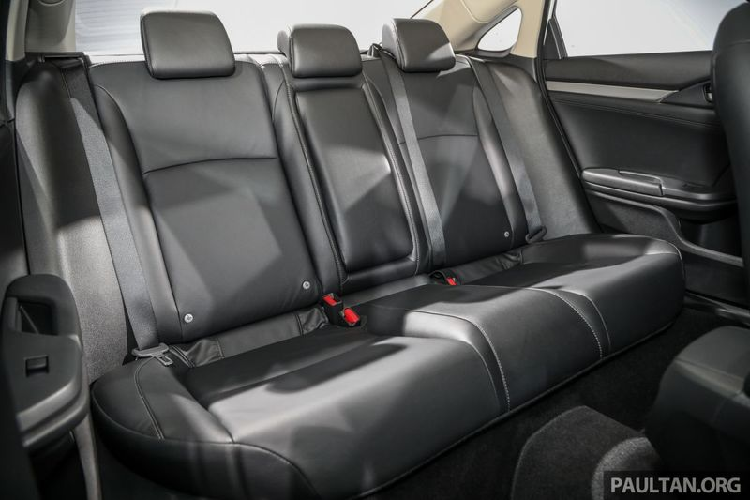 Tại Malaysia, Honda Civic 2020 có sẵn 5 màu sơn ngoại thất tuỳ chọn cho khách hàng, bao gồm màu trắng, đen, đỏ, xám và bạc.