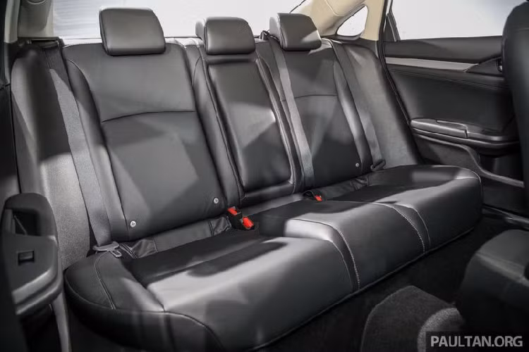 Tại Malaysia, Honda Civic 2020 có sẵn 5 màu sơn ngoại thất tuỳ chọn cho khách hàng, bao gồm màu trắng, đen, đỏ, xám và bạc.