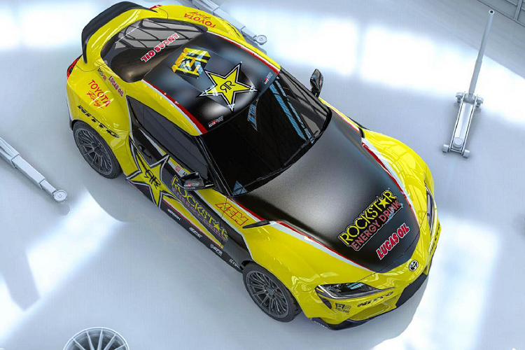 Tương tự như các xe đua Công thức 1, chiếc xe thể thao Toyota GR Supra A90 vẫn khoác lên màu áo vàng-đen của nhà tài trợ Rockstar Energy Drink. Một số thay đổi để phù hợp khác bao gồm hệ thống treo độc quyền và một số thành phần khác của hệ thống phanh. Và tất nhiên cuối cùng là động cơ được nâng cấp lại hoàn toàn.