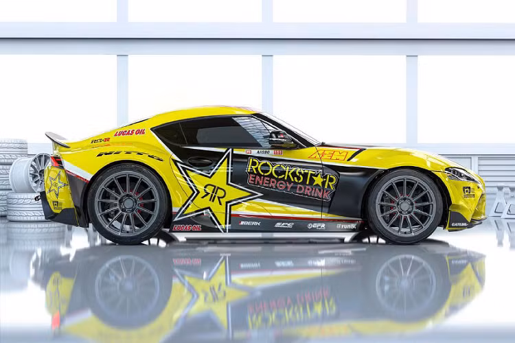 Chủ nhân của siêu Toyota GR Supra A90 này không ai khác chính là Stephan Papadakis, ông chủ của đội đua Công thức D (Drift) nổi tiếng Papadakis Racing, đồng thời là một chuyên gia động cơ. Dự kiến sau khi hoàn thành, chiếc siêu xe thể thao A90 sẽ được cầm cương bởi tay đua vô địch Công thức D 2015, Fredric Aasbø.