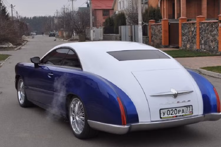 GAZ-12 ZIM ra đời nhằm mục đích phục vụ giai cấp lãnh đạo của Liên Xô và các quốc gia khối Đông Âu. Tuy nhiên, cũng có những chiếc GAZ-12 ZIM được dùng làm taxi và xe cứu thương.