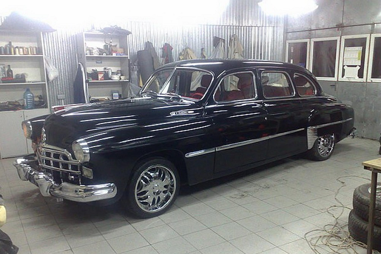 Khi chế tạo ôtô bản sao, người ta thường chọn biến xế hộp như BMW và Mercedes cũ thành những chiếc siêu xe hoặc xe sang, mang các thương hiệu nổi tiếng như Lamborghini, Ferrari hay Rolls-Royce.