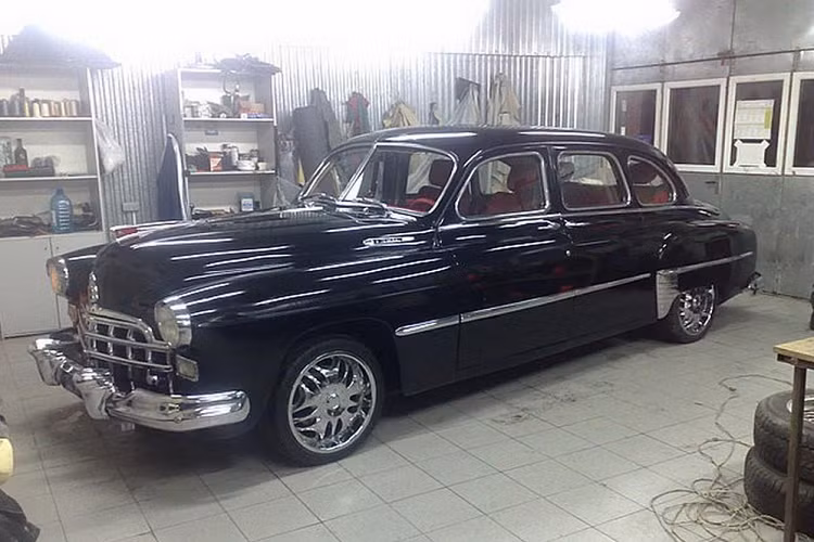 Khi chế tạo ôtô bản sao, người ta thường chọn biến xế hộp như BMW và Mercedes cũ thành những chiếc siêu xe hoặc xe sang, mang các thương hiệu nổi tiếng như Lamborghini, Ferrari hay Rolls-Royce.