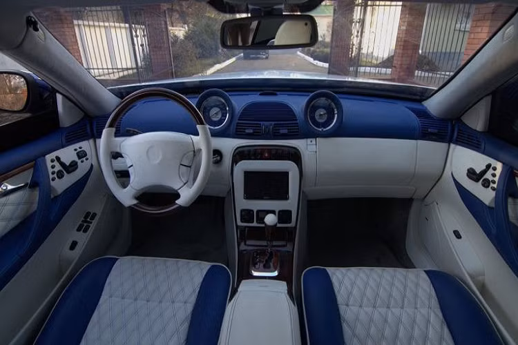 Chiếc GAZ-12 ZIM của Spec Auto Tuning tuy chỉ là bản sao nhưng lại sở hữu thiết kế cực giống xe "xịn". Theo Spec Auto Tuning, chiếc xe này được ra đời theo đơn đặt hàng của một khách hàng sống tại Mỹ.