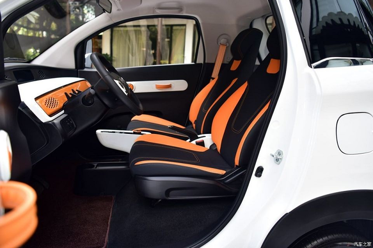 Mô-tơ điện này kết hợp cùng cụm pin 21,02 kWh, cho phép xe hoàn thành quãng đường 205 km sau khi được sạc đầy.