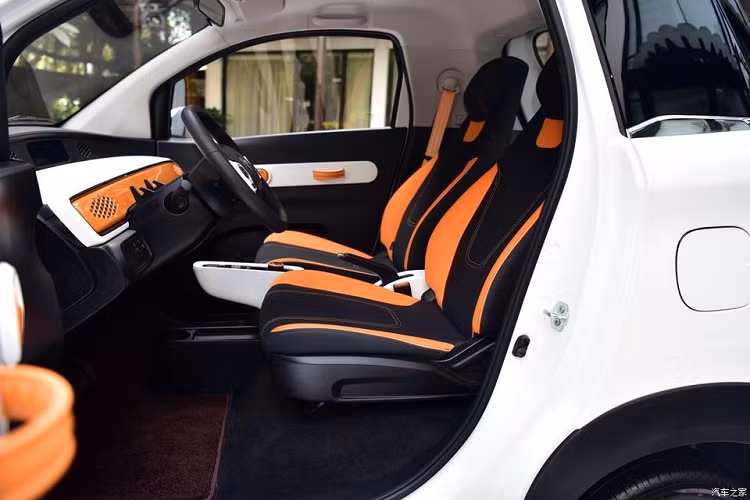 Mô-tơ điện này kết hợp cùng cụm pin 21,02 kWh, cho phép xe hoàn thành quãng đường 205 km sau khi được sạc đầy.