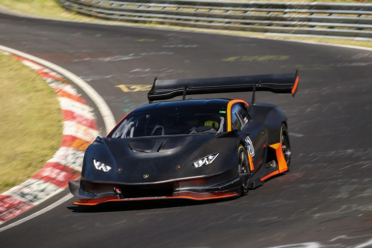 Siêu xe này đã hoàn thành một vòng đua chỉ trong 6 phút 48,56 giây với lực ép (downforce) lên tới 1.200 kg. Zyrus LP1200 được tái thiết kế với 527 bộ phận khác nhau từ Lamborghini Huracan Super Trofeo mới, có tổng cộng 24 chiếc được sản xuất, nhưng chỉ một nửa trong số đó có thể tham gia giao thông công cộng hợp pháp.