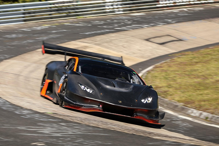 Giá xe độ Zyrus LP1200 Strada khoảng 595.000 euro (726.172 USD). Trong khi đó, giá bán của bản đường đua Zyrus LP1200 là 525.000 euro (640.740 USD). Khách hàng cũng có thể đăng ký gói "Bespoke Driver Package" để tham gia khóa đào tạo chuyên sâu hơn để có thể kiểm soát được "con quái vật" này. Zyrus Enginneering cũng cung cấp các tùy chọn khác nhau về trang trí và màu sắc.