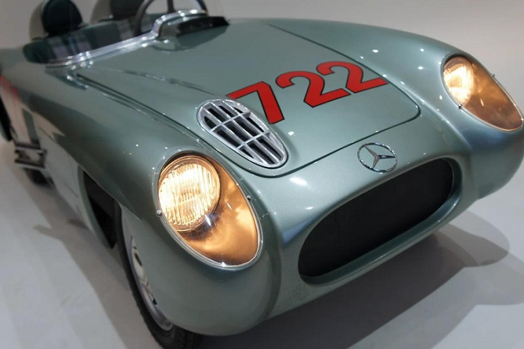 Mỗi chiếc xe đều được làm theo yêu cầu đặt hàng, và người mua có thể thoải mái lựa chọn nhiều màu sơn, sọc trang trí khác nhau, và hơn 50 màu sắc pha lê Swarovski đối với riêng mẫu Jaguar E-Type. Half Scale Cars mất tới 2 tháng để hoàn thành mỗi chiếc Jaguar E-Type đính kín pha lê, và mỗi chiếc xe sẽ có tới hơn 100.000 mảnh pha lê bao phủ ngoại thất.