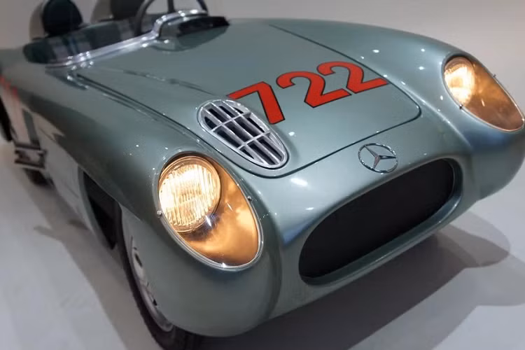 Mỗi chiếc xe đều được làm theo yêu cầu đặt hàng, và người mua có thể thoải mái lựa chọn nhiều màu sơn, sọc trang trí khác nhau, và hơn 50 màu sắc pha lê Swarovski đối với riêng mẫu Jaguar E-Type. Half Scale Cars mất tới 2 tháng để hoàn thành mỗi chiếc Jaguar E-Type đính kín pha lê, và mỗi chiếc xe sẽ có tới hơn 100.000 mảnh pha lê bao phủ ngoại thất.