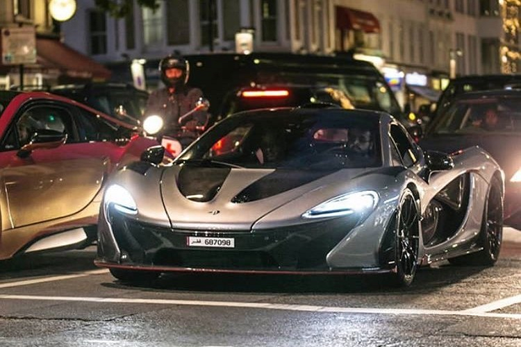 Tuy nhiên các nhà giàu tại Qatar còn quan niệm rằng mua một chiếc siêu xe phiên bản giới hạn chưa chắc đã thú vị, họ thường tìm cách làm sao để biến chiếc xe đó trở nên độc nhất hoặc có món đồ chơi không ai dám nghĩ đến. Chẳng hạn việc một đại gia Qatar chi hơn 16,1 tỷ đồng để khoác bộ áo không giống ai cho Bugatti Chiron hay một chiếc McLaren P1 cá nhân hoá của MSO tạo ra theo phương châm không có chiếc thứ 2 được nhìn thấy trên thế giới. 