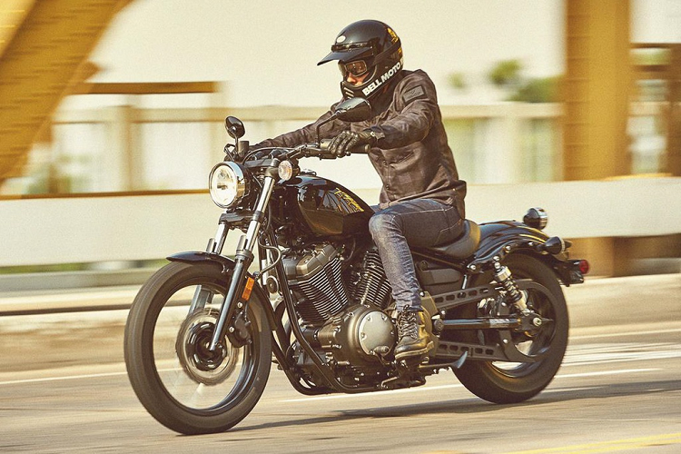 Yamaha Bolt được xem là một mẫu xe với kiểu dáng cổ điển kết hợp cùng khối động cơ hiện đại mạnh mẽ. Yamaha Bolt thế hệ mới có 2 phiên bản bao gồm phiên bản tiêu chuẩn và phiên bản R. Hai phiên bản này được phân biệt nhờ các trang bị cũng như màu sơn.