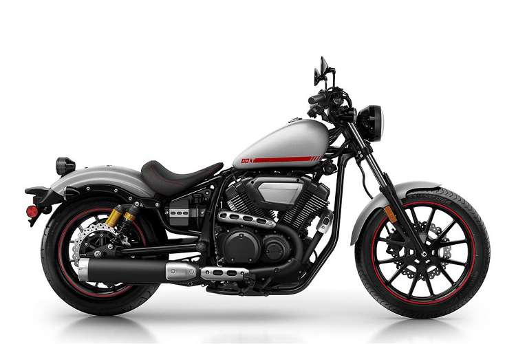 Phiên bản cao cấp Bolt R nổi bật hơn nhờ bộ mâm hợp kim đúc 12 chấu, giảm xóc sau có bình dầu rời và màu sơn bạc Matte Silver độc đáo. Theo dự kiến, khách hàng tại Nhật sẽ nhận được xe trong một vài tháng tới, giá xe Yamaha Bolt 2020 dao động 9.187-9.631 USD (tương đương 214,1-224,4 triệu đồng).