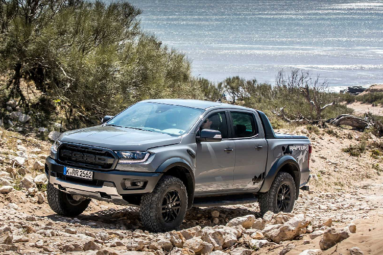 Chủ tịch tập đoàn Ford Australia, Kay Hart đã nói với CarAdvice trong một cuộc phỏng vấn, Ford Ranger Raptor V8 mới là "một câu chuyện hoàn toàn mang tính đầu cơ".