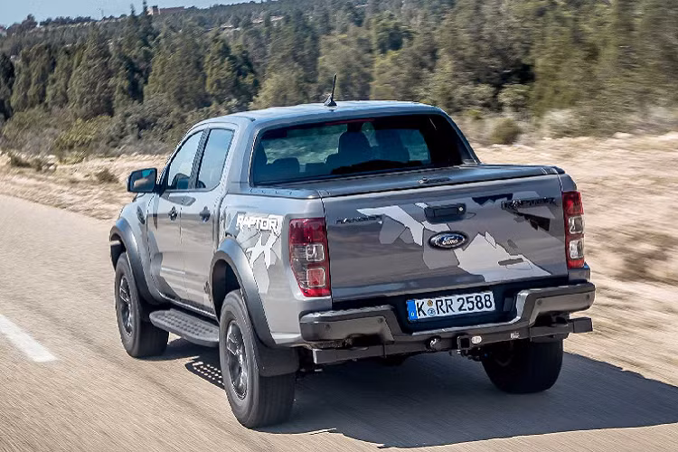 Ngoài ra, thế hệ tiếp theo cũng sẽ cung cấp thêm 2 tùy chọn động cơ xăng tăng áp V6 và động cơ xăng hybrid. Tuy nhiên hiện chưa biết 2 cấu hình này sẽ phân phối trên toàn cầu hay chỉ tại thị trường Bắc Mỹ.