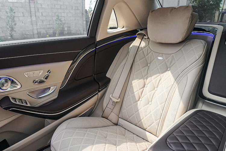 Sức mạng được dẫn xuống bốn bánh thông qua hệ dẫn động 4MATIC “trứ danh” cùng hộp số tự động 9 cấp 9G-TRONIC.