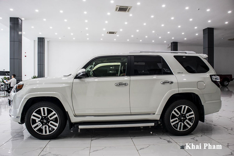 Tại thị trường Việt Nam, mẫu xe SUV Toyota 4Runner không được phân phối chính hãng, do đó khách hàng yêu thích dòng xe này thường tìm đến các đại lý tư nhân để thoả mãn đam mê.