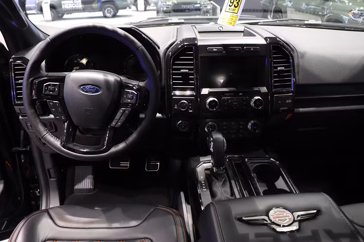 Đối với những khách hàng đã sở hữu mẫu F-150 Harley-Davidson 2019, theo đại diện của hãng, họ đang nghiên cứu để có thể nâng cấp bản siêu nạp cho những chiếc xe này. 