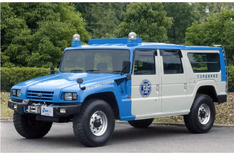 Mẫu xe Toyota Mega Cruiser đã tròn 25 tuổi và có mặt trong danh sách những mẫu xe hiếm nhất trên thế giới, ước lượng chỉ có 151 chiếc được Toyota sản xuất với mục đích thương mại, trong đó có 12 chiếc sử dụng tay lái nghịch.