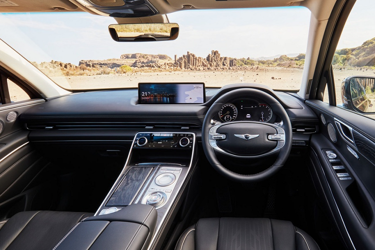 Gói Luxury bao gồm những nâng cấp bên trong xe như cụm đồng hồ kỹ thuật số 12,3 inch, kiểm soát khí hậu 3 vùng, ghế lái chỉnh điện 18 hướng với chức năng massage, da Nappa...