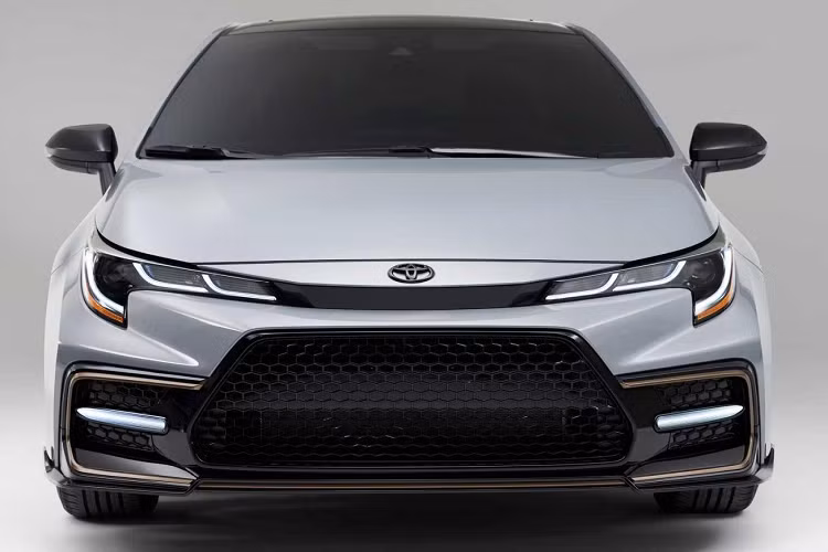 Giá xe Toyota Corolla Apex Edition 2021 được chào hàng hơn 600 triệu đồng khởi điểm 26.065 USD (hơn 600 triệu đồng) cho phiên bản Apex Edition SE. Trong khi đó, hãng sẽ bán xe Toyota Corolla Apex Edition XSE cao cấp nhất với giá 29.205 USD (674 triệu đồng). So với Corolla SE và XSE tiêu chuẩn, Toyota Corolla Apex Edition 2021 tăng giá hơn 2.000 USD (46 triệu đồng).