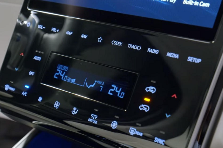 Cùng lúc, hệ thống thông gió của Tucson 2021 có thể sử dụng thông tin từ hệ thống dẫn đường, tự động chuyển sang chế độ lấy gió trong khi xe tiến vào đường hầm.