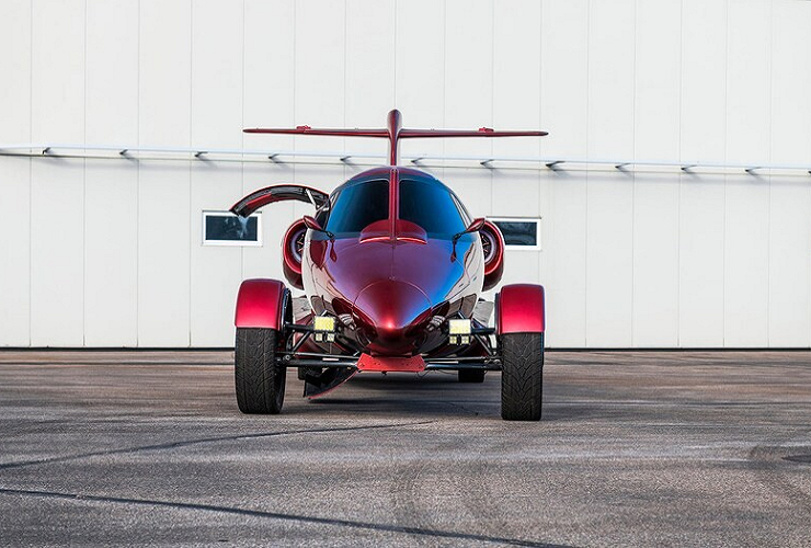 Dự kiến, Limo-Jet sẽ được công ty Mecum bán đấu giá trong sự kiện Indy 2020 diễn ra tại Mỹ trong 6 ngày, từ 23-28/6 năm nay. Với 12 năm nghiên cứu và phát triển cùng công sức 40.000 giờ lao động, chiếc Limo-Jet này chắc chắn không rẻ. Trước đó, ông DeAngelo từng tiết lộ đã đầu tư hơn 1 triệu USD cho dự án phát triển Limo-Jet.